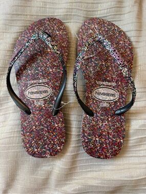 NWOT Havaianas glitter flip flops. Size 6.
